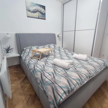 Apartment Pina